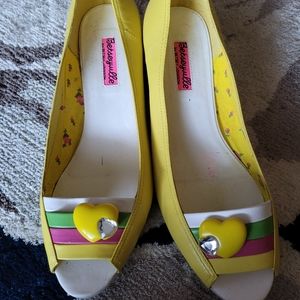 Betsy Johnson Betsyville 80s like heart flats